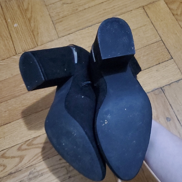 Steve Madden Black Heeled Boots with Gold Accent - Picture 5 of 6